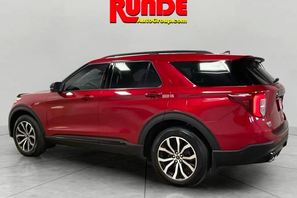 2021 Ford Explorer ST photo 1