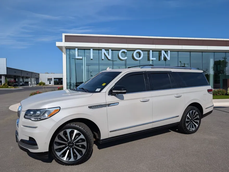 2023 Lincoln Navigator L Reserve photo 1