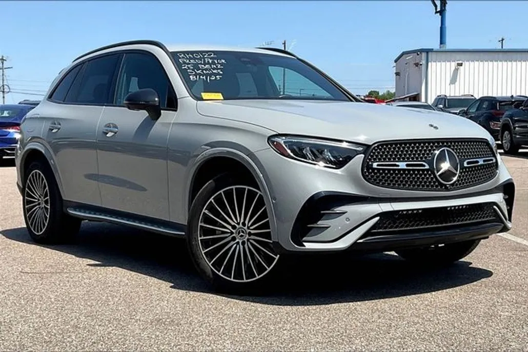 2025 Mercedes Benz GLC 300 4MATIC photo 1