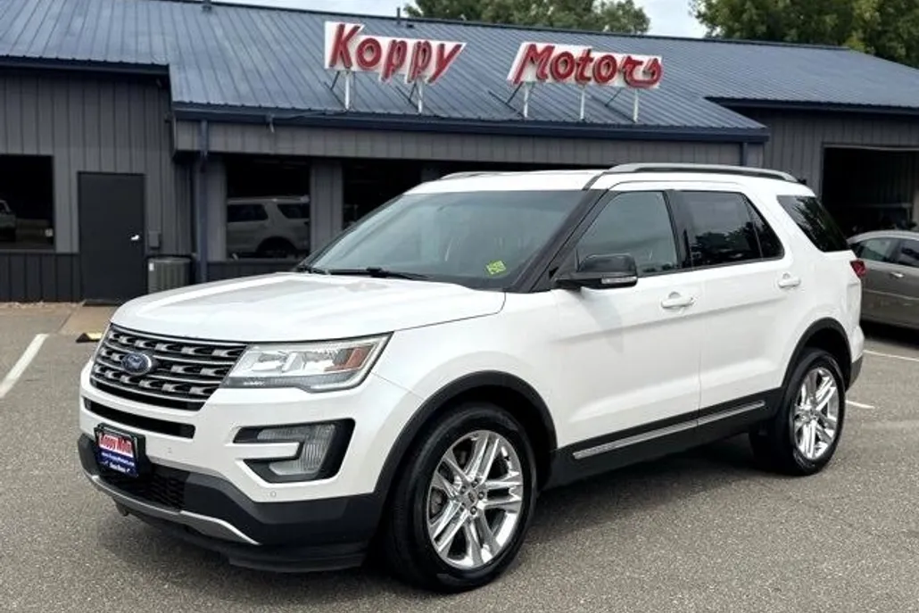 2017 Ford Explorer XLT photo 1