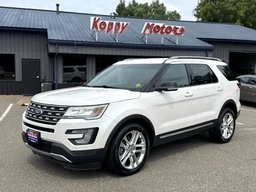 2017 Ford Explorer XLT photo 1