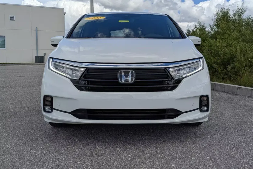 2024 Honda Odyssey Touring photo 1