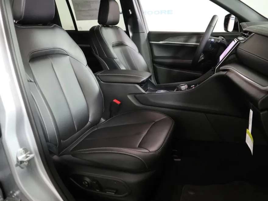 2025 Jeep Grand Cherokee Limited photo 19