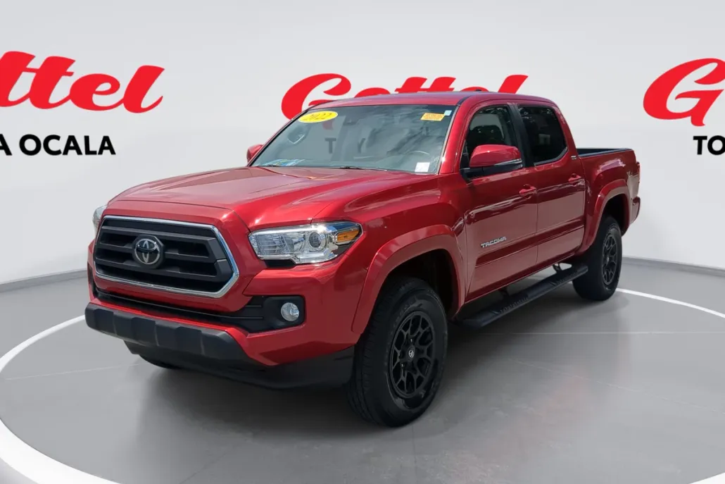 2022 Toyota RAV4 LE photo 1