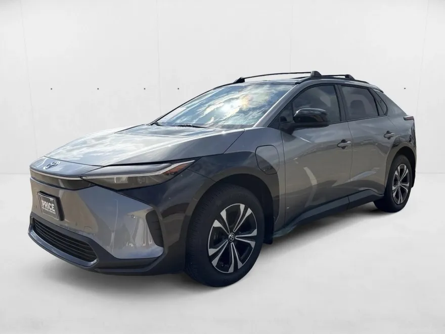 2024 Toyota bZ4X XLE photo 1