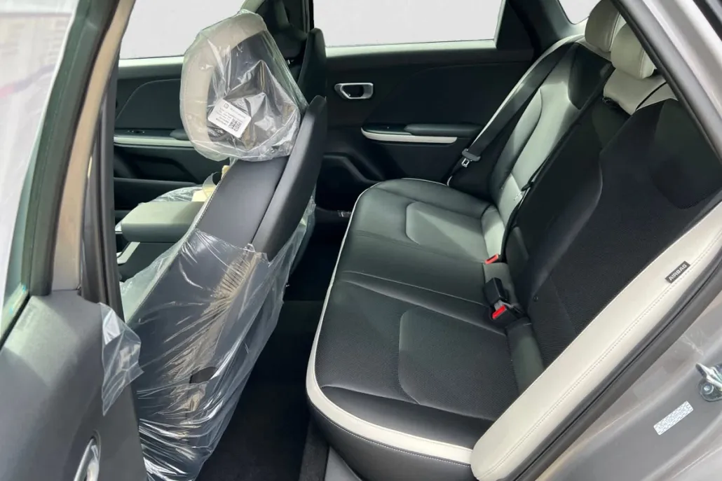 2025 Kia K4 GT-Line photo 1