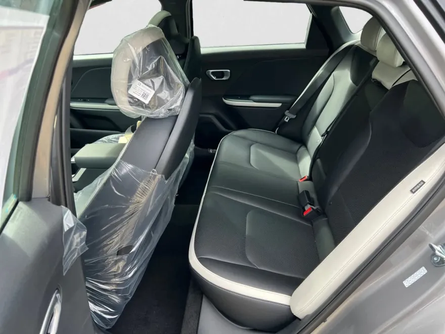 2025 Kia K4 GT-Line photo 1