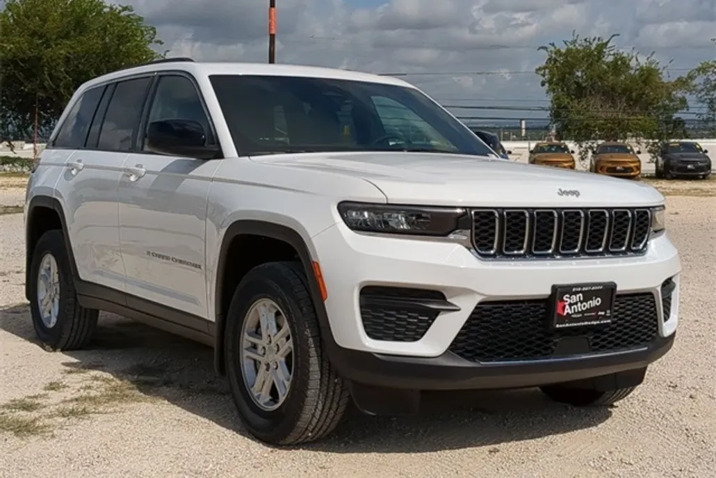 2025 Jeep Grand Cherokee Laredo photo 1