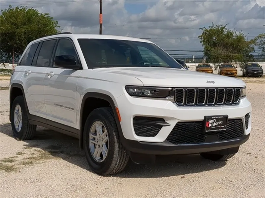 2025 Jeep Grand Cherokee Laredo photo 1