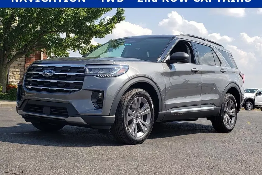 2025 Ford Explorer photo 1