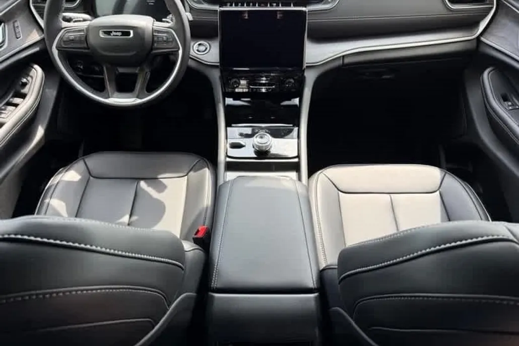 2025 Jeep Grand Cherokee Limited photo 1