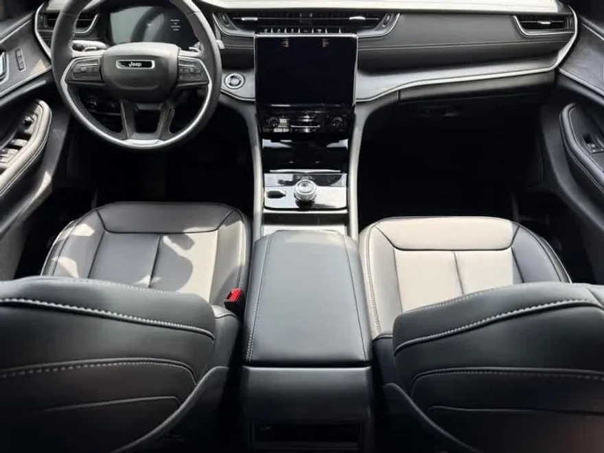 2025 Jeep Grand Cherokee Limited photo 1