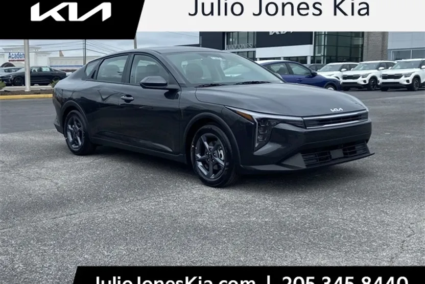 2025 Kia K4 LXS photo 1