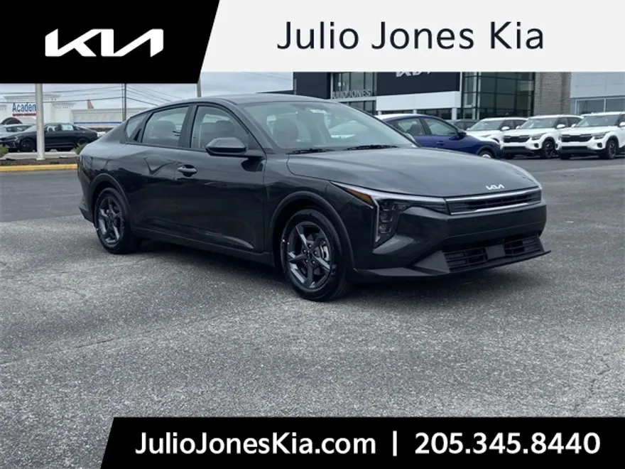 2025 Kia K4 LXS photo 1