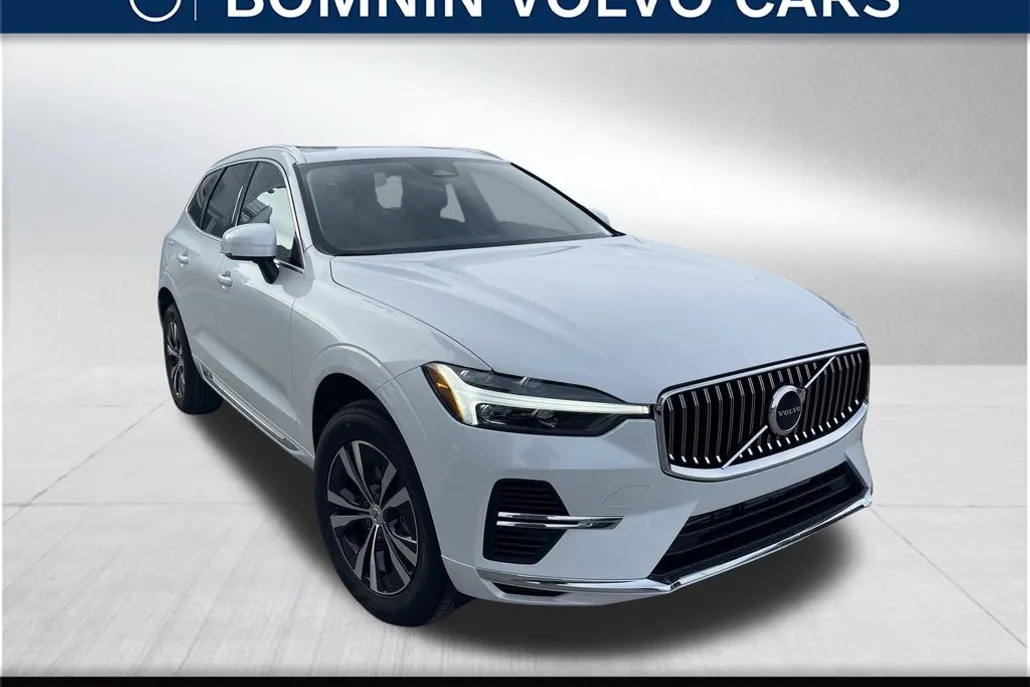 2023 Volvo XC60 Recharge Hybrid Core photo 1