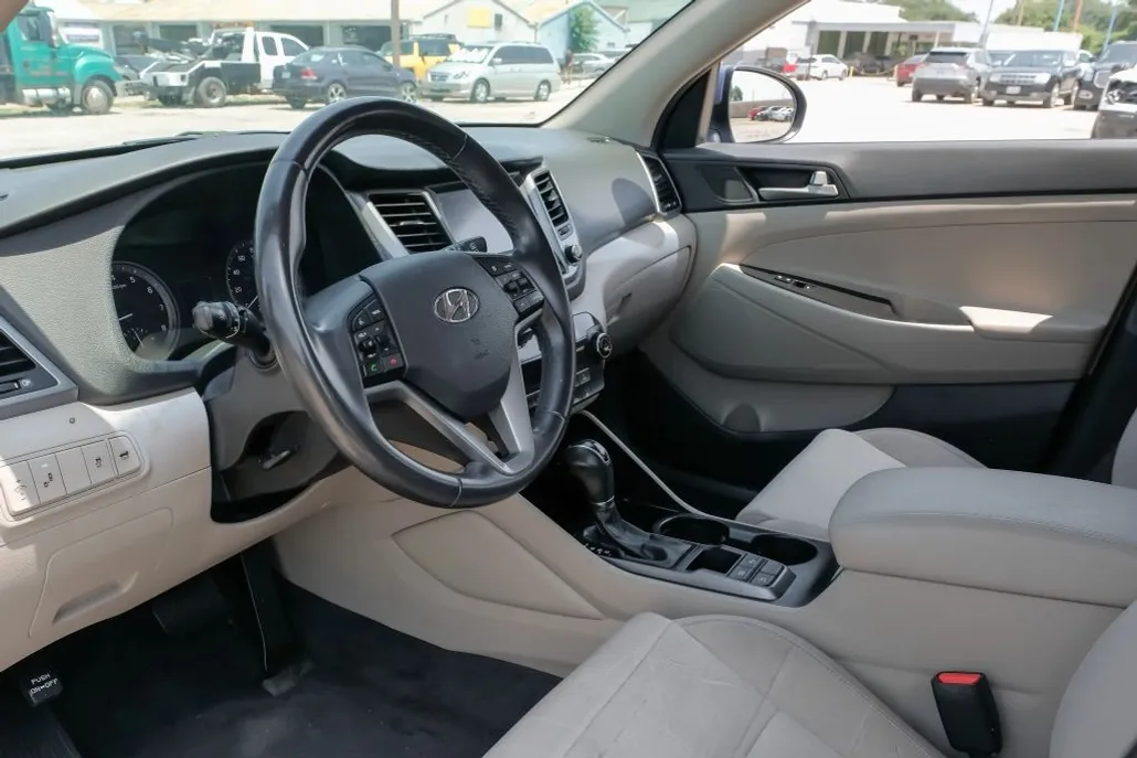 2018 Hyundai Tucson Value Sport photo 1