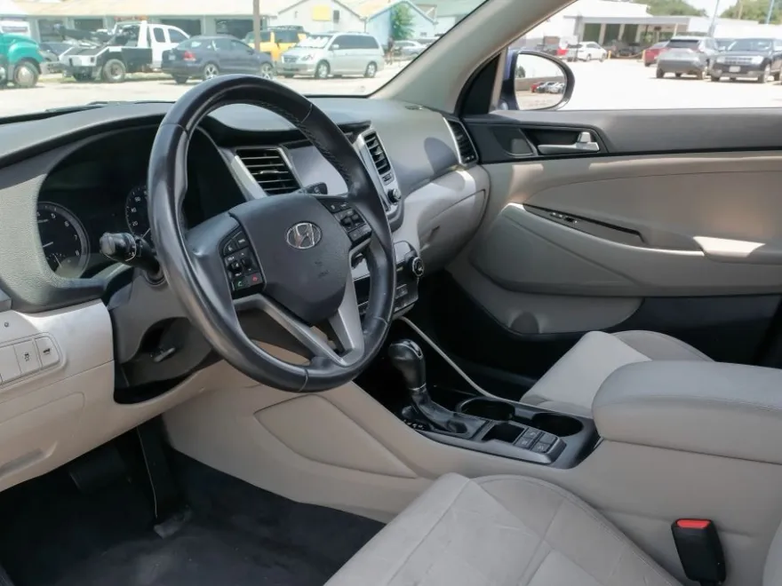 2018 Hyundai Tucson Value Sport photo 1