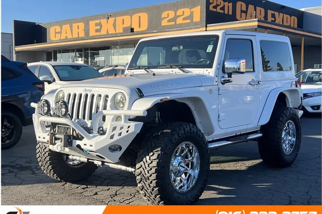 2011 Jeep Wrangler Sahara photo 1