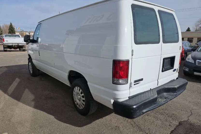 2008 Ford E-150 photo 1