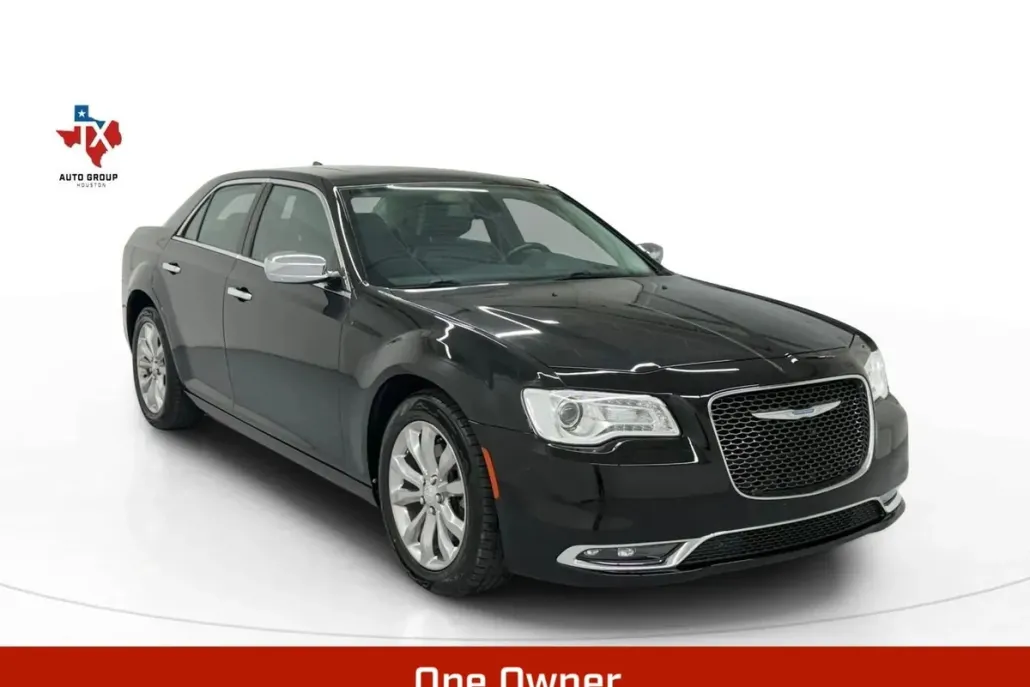2017 Chrysler 300 photo 1