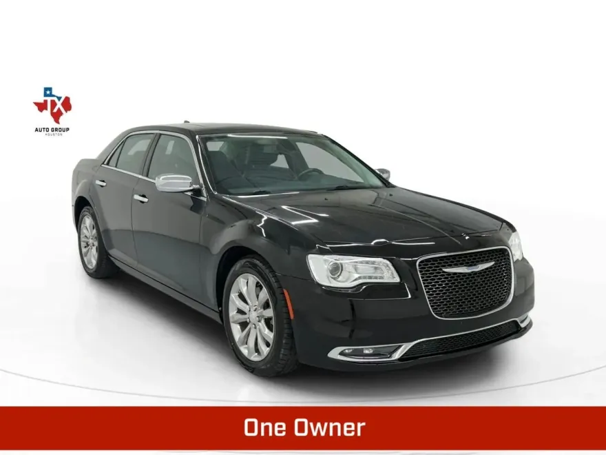 2017 Chrysler 300 photo 1