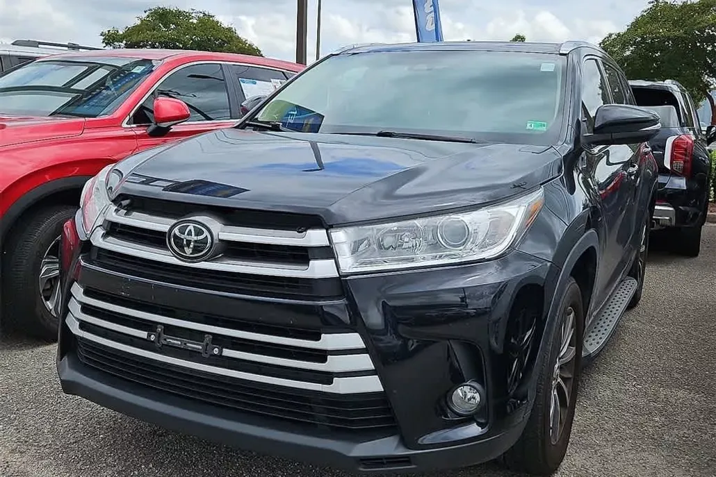 2019 Toyota Highlander XLE photo 1