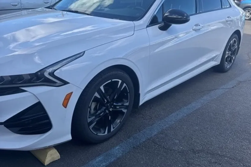 2022 Kia K5 GT-Line photo 1