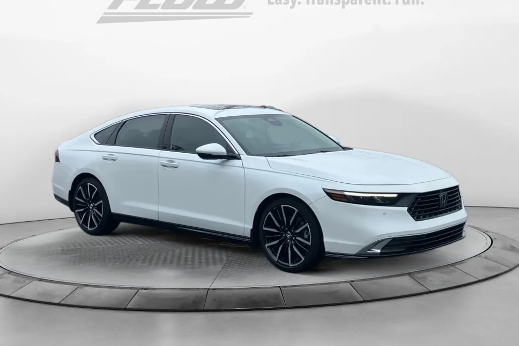 2023 Honda Accord Hybrid Touring photo 1