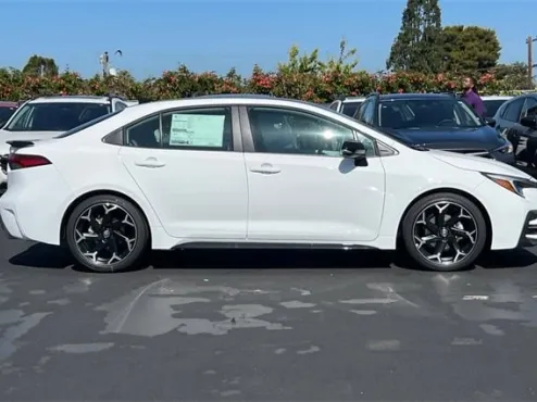 2025 Toyota Corolla LE photo 4