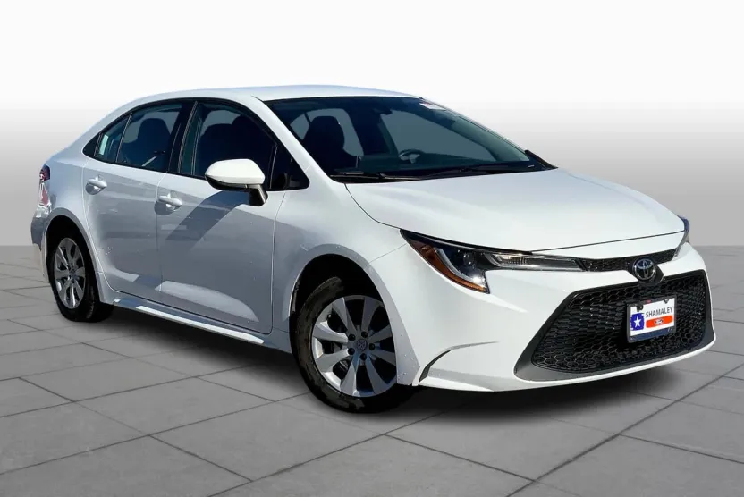 2021 Toyota Corolla LE photo 1