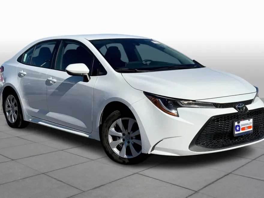 2021 Toyota Corolla LE photo 1