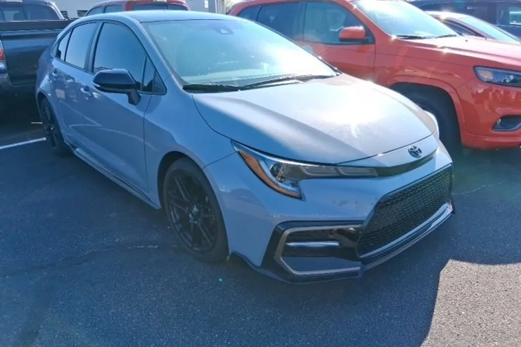 2022 Toyota Corolla SE photo 1