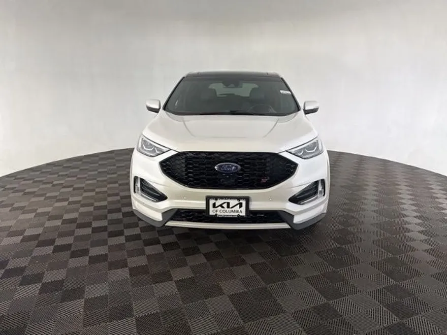 2019 Ford Edge ST photo 1
