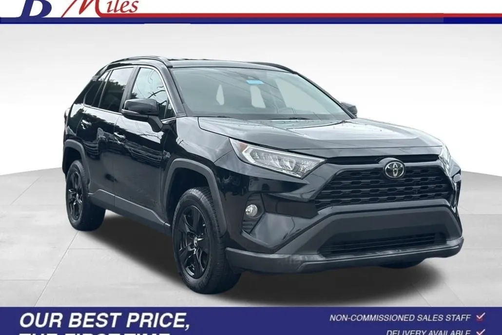 2020 Toyota RAV4 XLE photo 1
