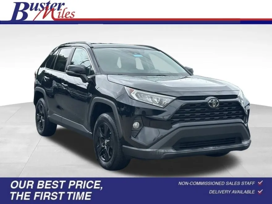 2020 Toyota RAV4 XLE photo 1