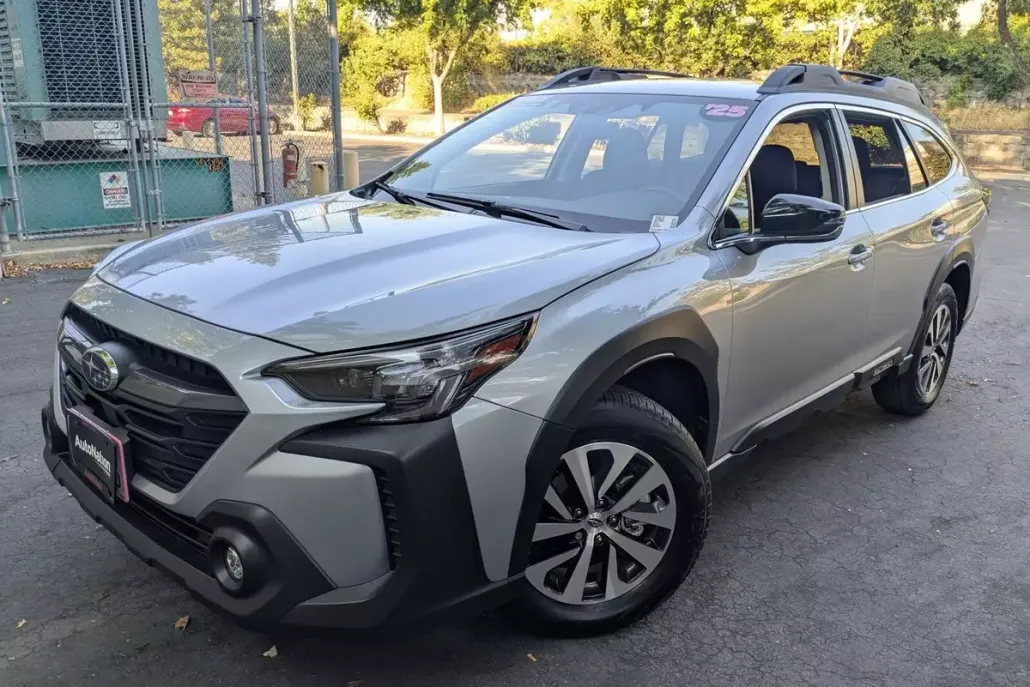 2025 Subaru Outback Premium photo 1
