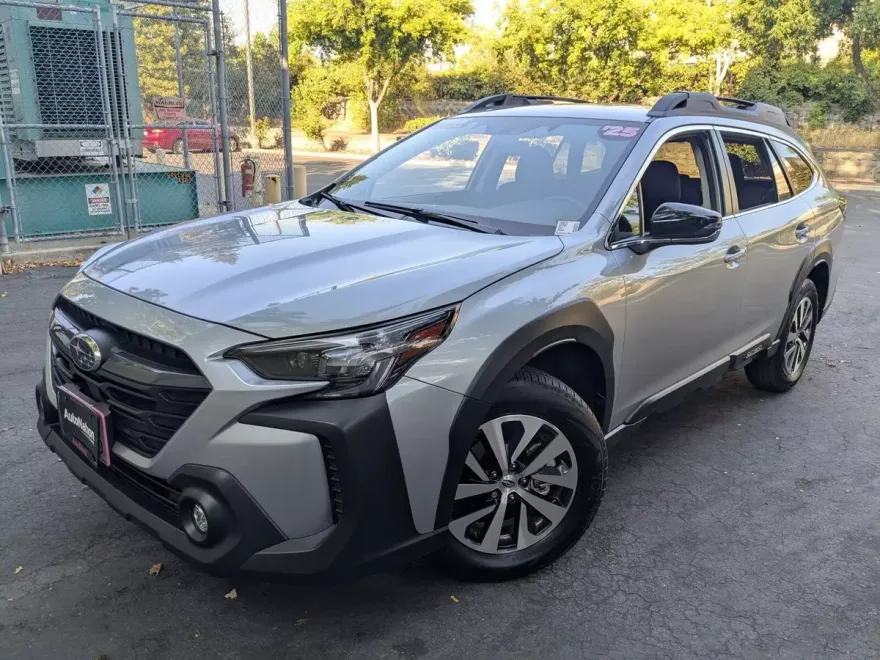 2025 Subaru Outback Premium photo 1