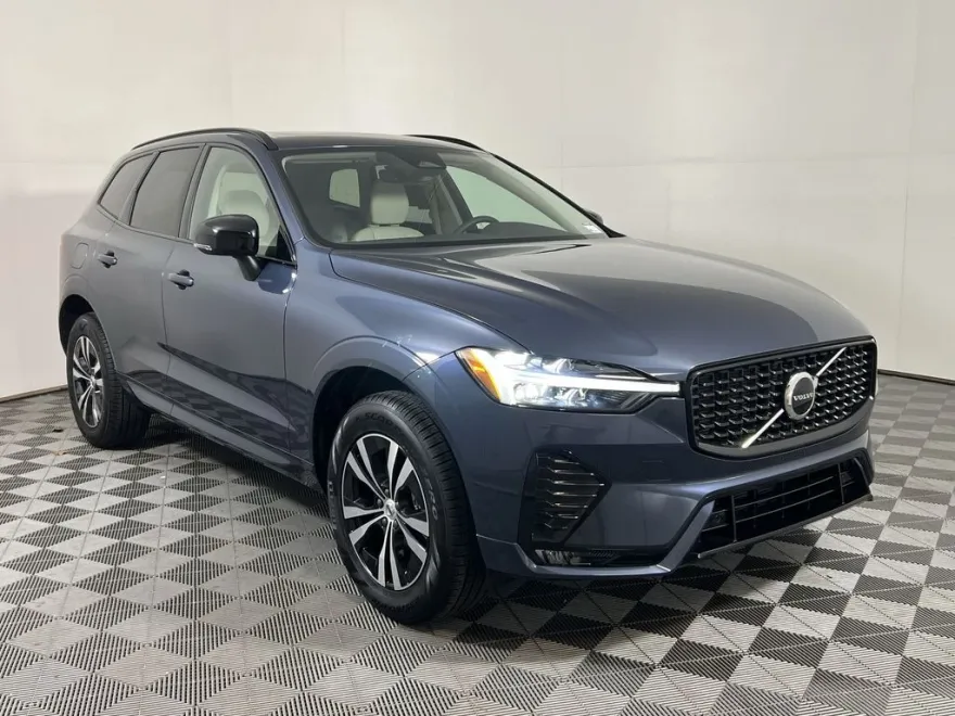 2025 Volvo XC60 B5 Core photo 1
