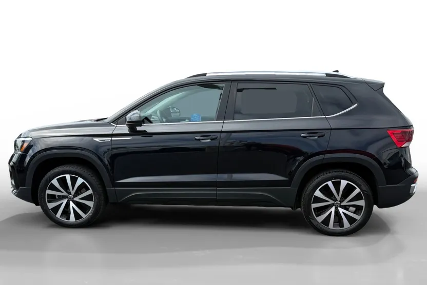 2022 Volkswagen Taos SE photo 1