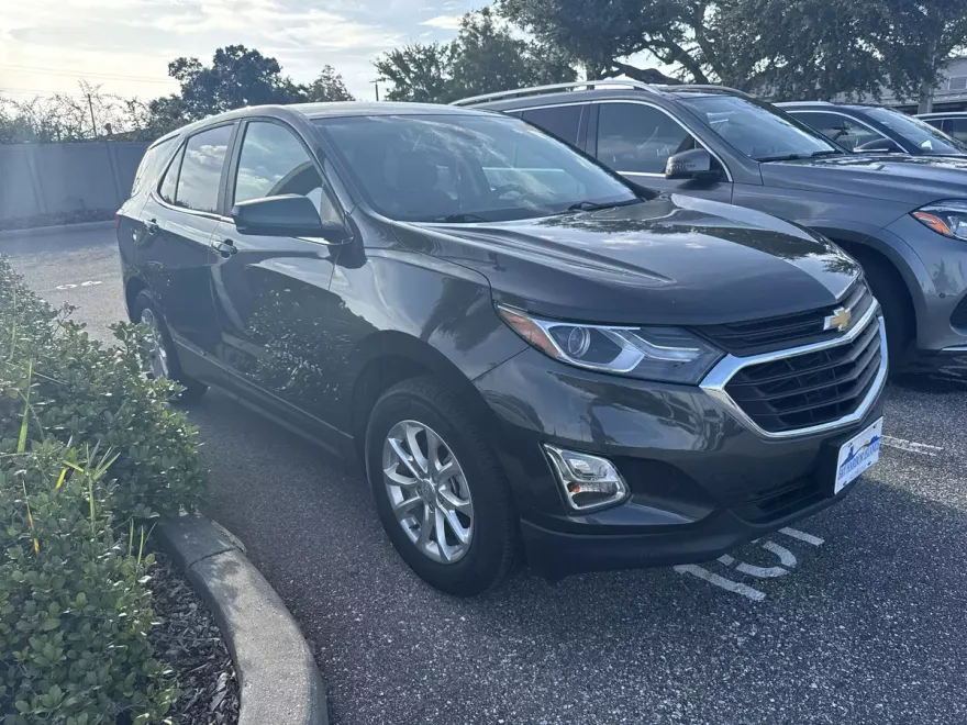 2021 Chevrolet Equinox LT photo 1