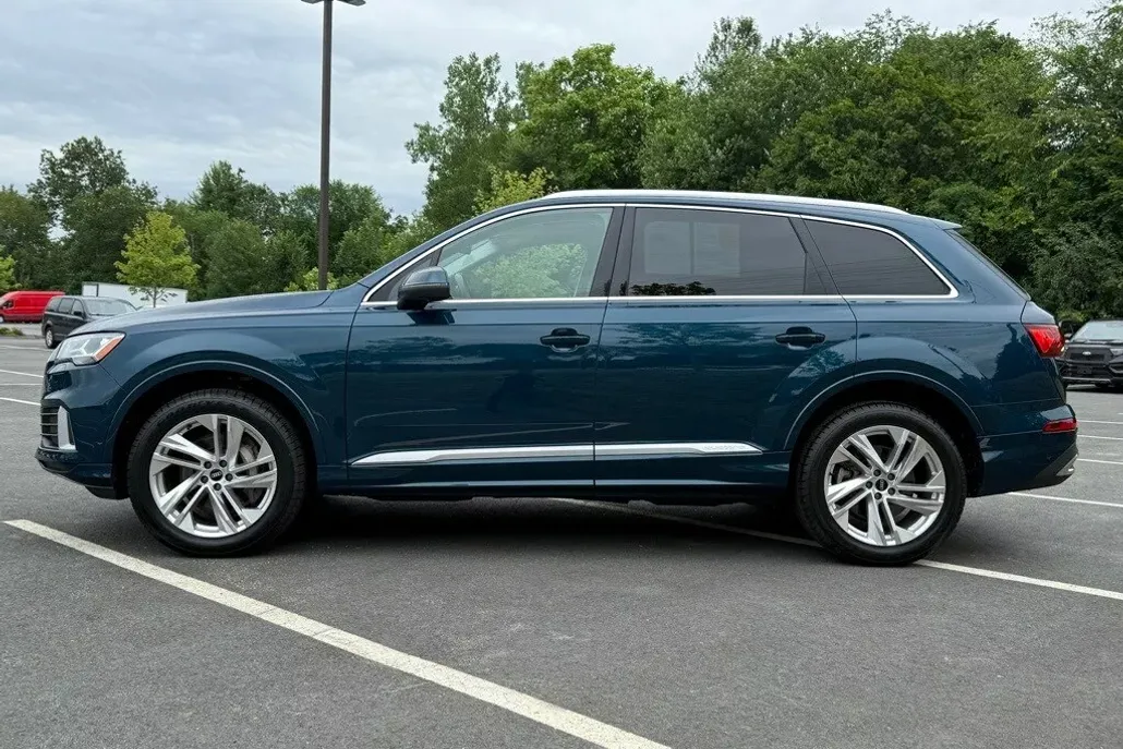2022 Audi Q7 45 Premium Plus photo 1