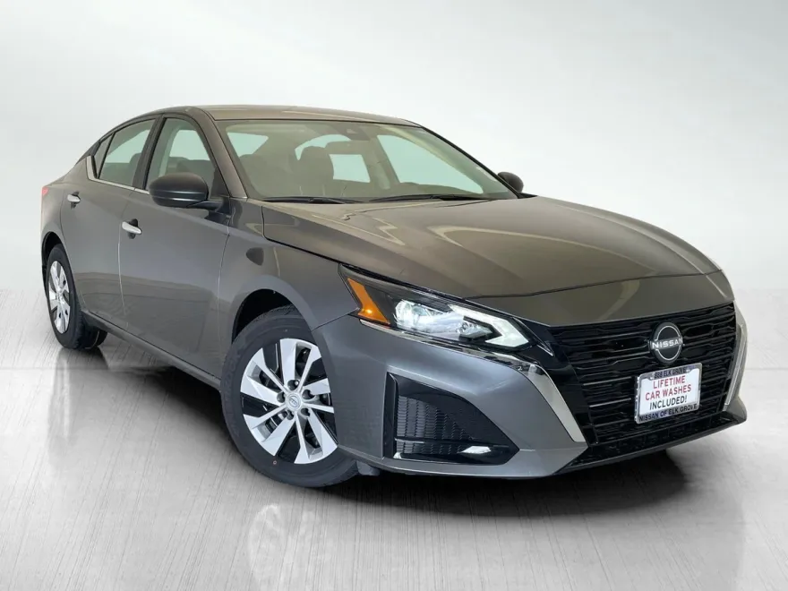 2025 Nissan Altima S photo 1