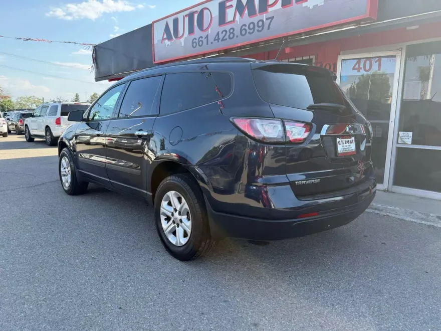 2017 Chevrolet Traverse LS photo 1