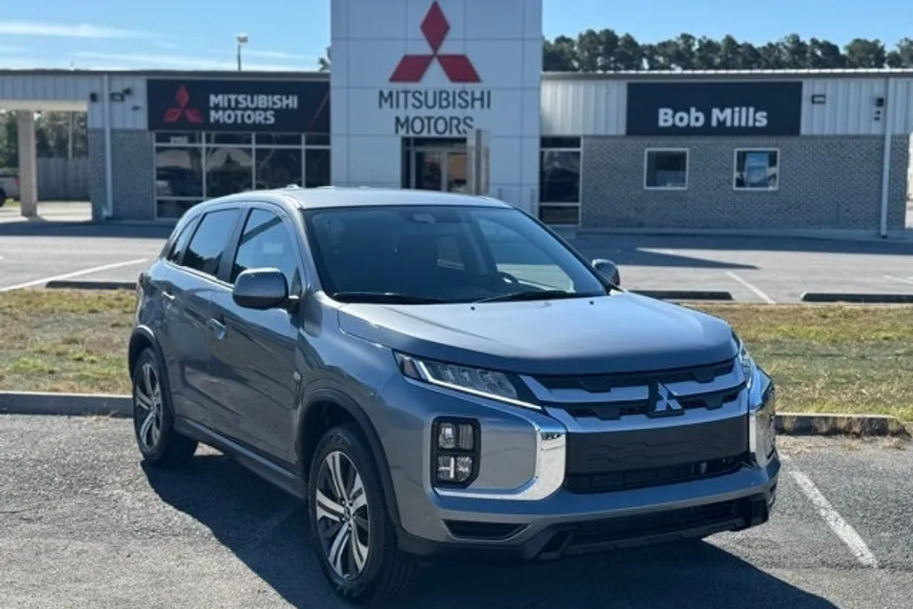 2025 Mitsubishi Outlander Sport ES photo 1