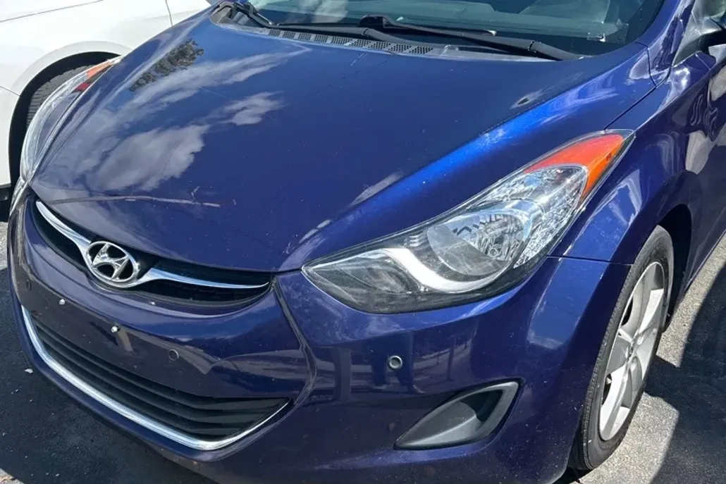 2013 Hyundai Elantra photo 1