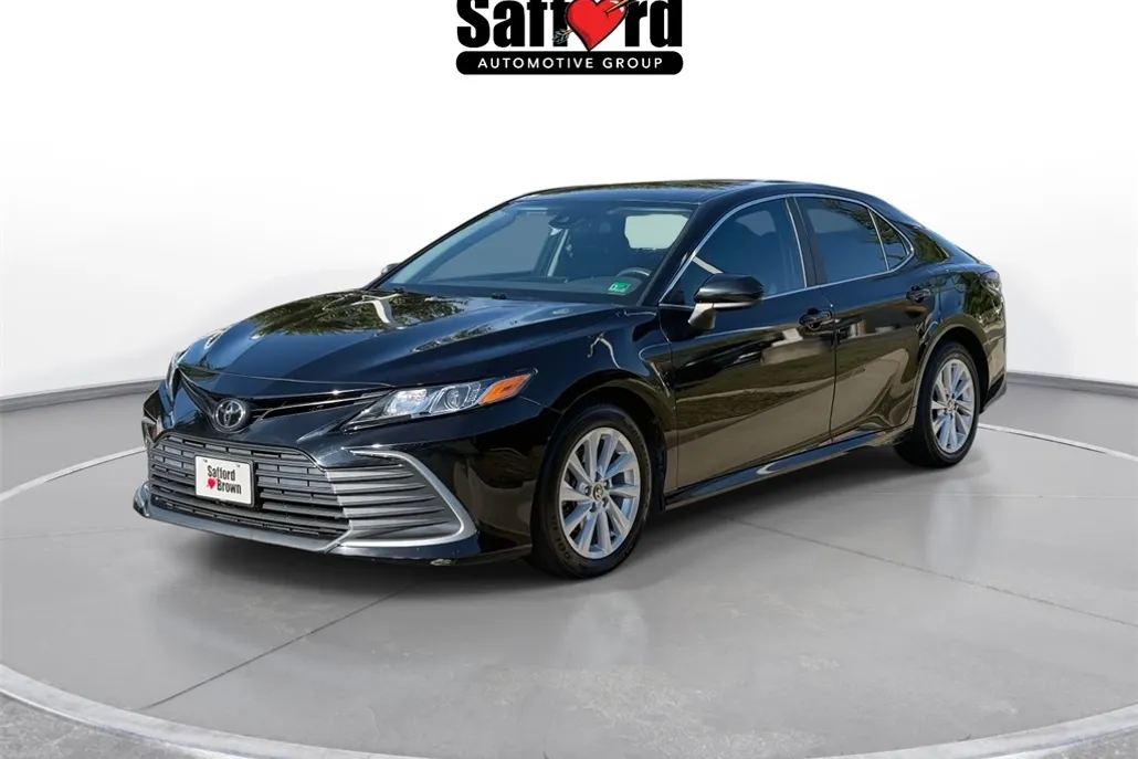 2021 Toyota Camry LE photo 1