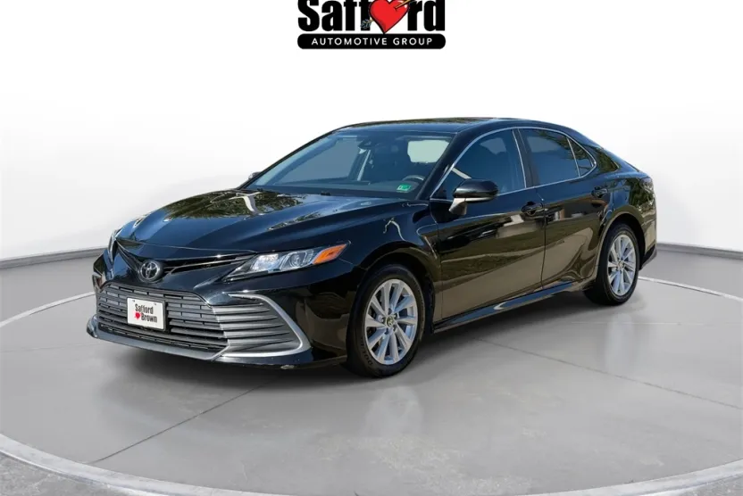 2021 Toyota Camry LE photo 1