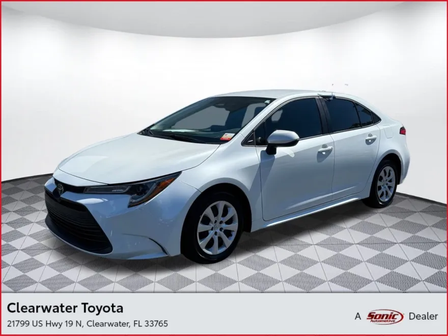 2023 Toyota Corolla LE photo 1
