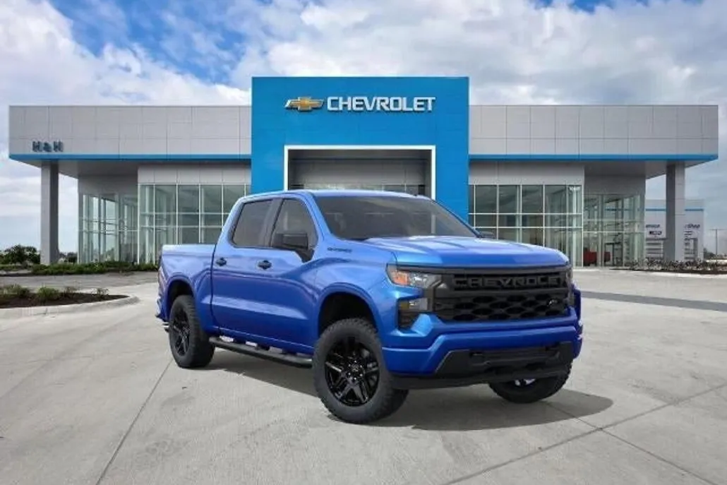2026 Chevrolet Silverado Custom photo 1