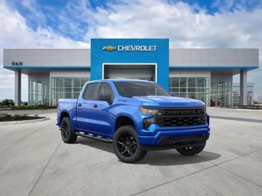 2026 Chevrolet Silverado Custom photo 1